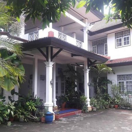 Hotel Airlangga Mataram Extérieur photo