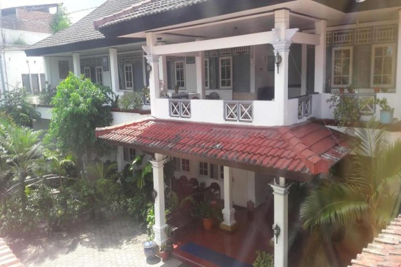 Hotel Airlangga Mataram Extérieur photo