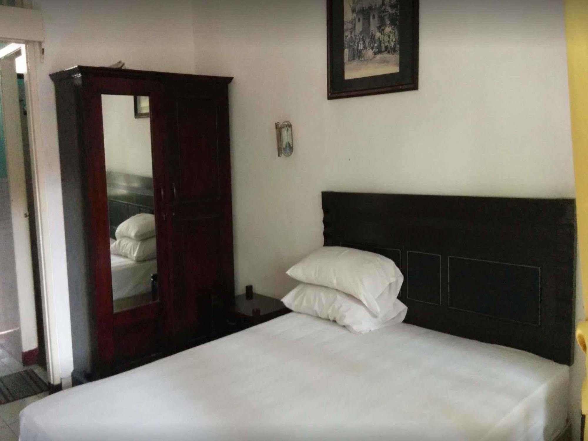 Hotel Airlangga Mataram Extérieur photo